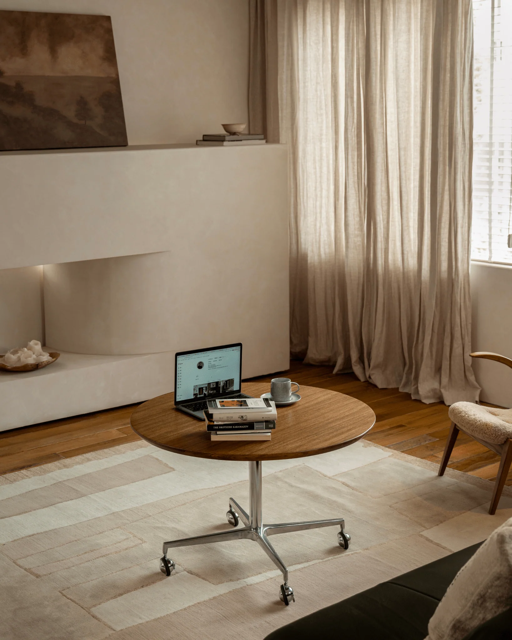 Dining Tables & Desks